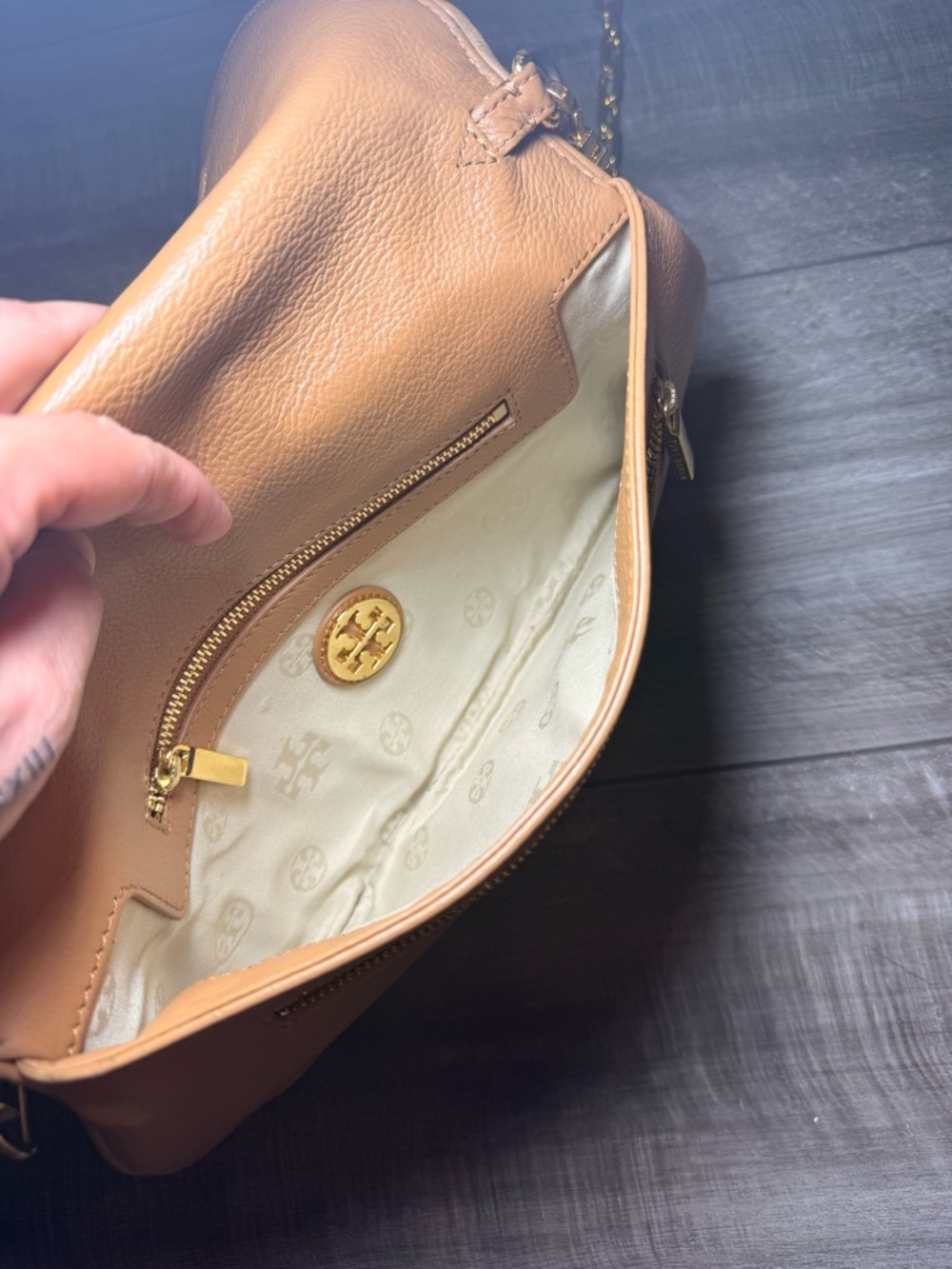 Tory Burch Tan Pebbled Leather Crossbody with Gold Chain - Picture 4 of 8